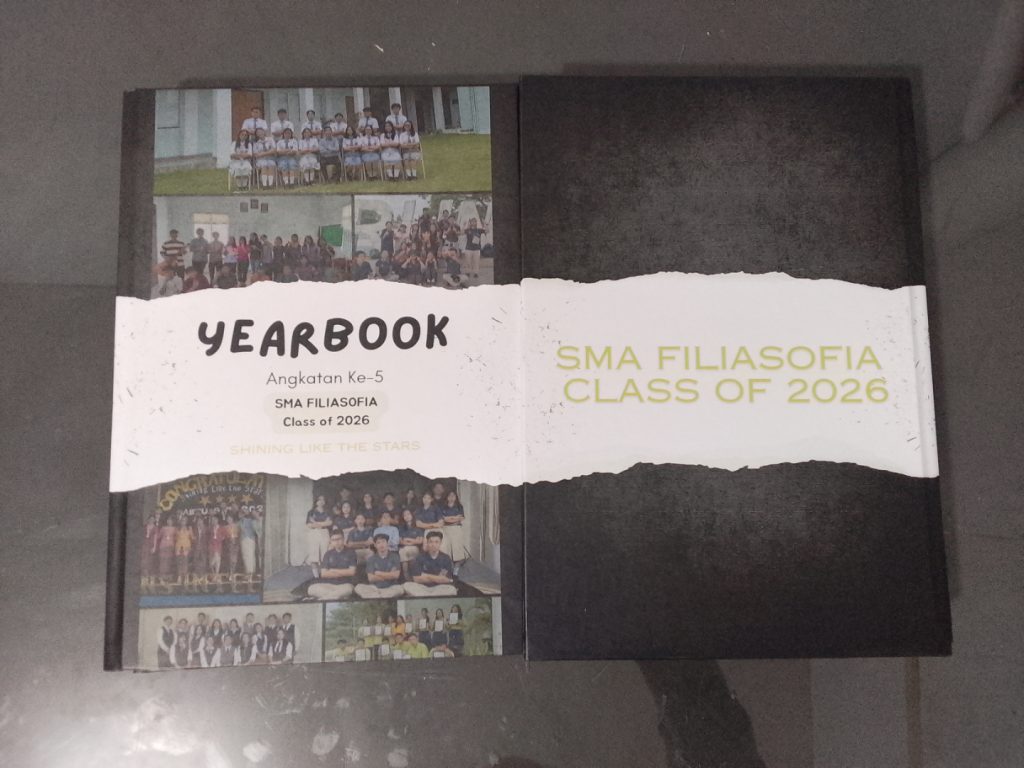 Waktu memesan buku tahunan sekolah yang tepat sebelum kelulusan.